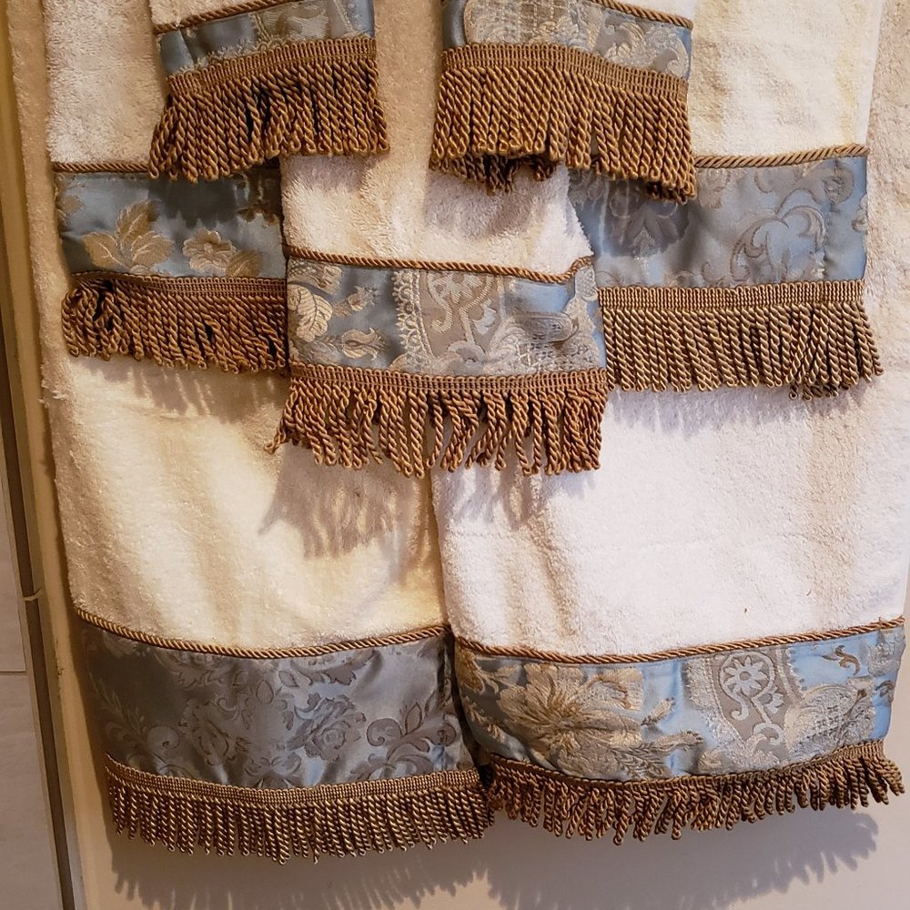 Decorative Towel Set